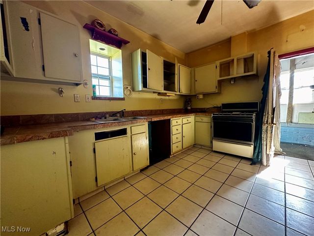 1702 Beaver Street, Parkersburg, WV 26101