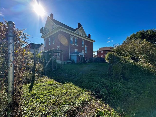 1702 Beaver Street, Parkersburg, WV 26101