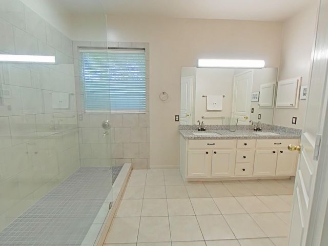 42 Tranquil Glade Place, The Woodlands, TX 77381