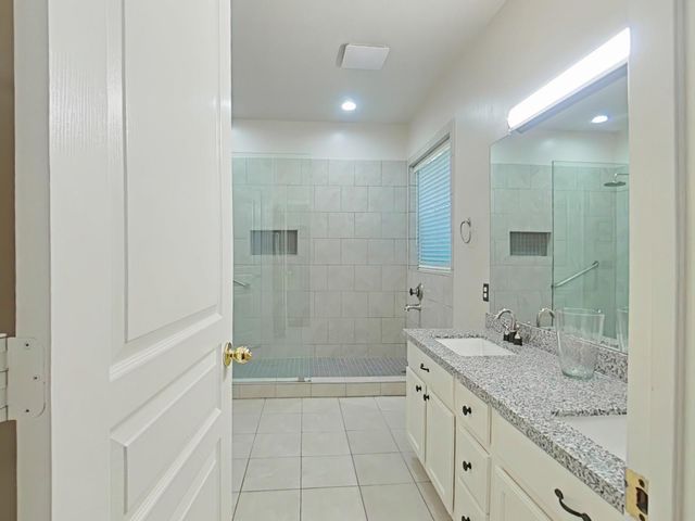 42 Tranquil Glade Place, The Woodlands, TX 77381