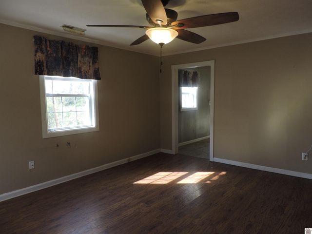 205 E 15th St, Benton, KY 42025