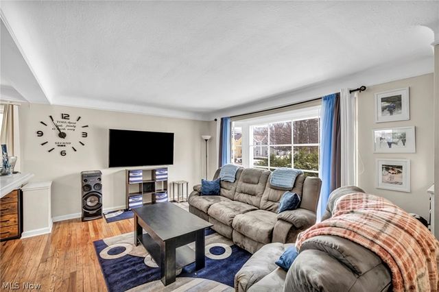 16908 Throckley Avenue, Cleveland, OH 44128