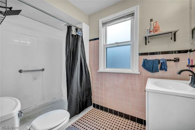 16908 Throckley Avenue, Cleveland, OH 44128