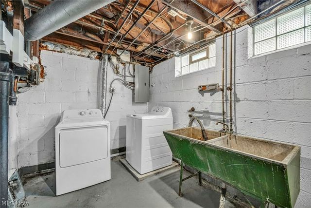 16908 Throckley Avenue, Cleveland, OH 44128