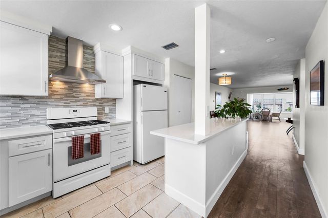 5925 SHORE BOULEVARD S 409, Gulfport, FL 33707