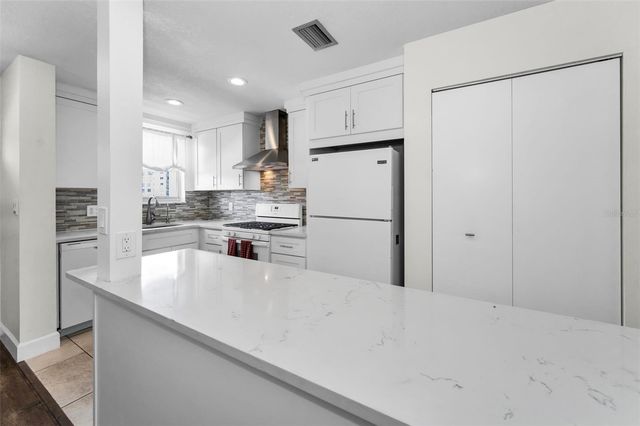 5925 SHORE BOULEVARD S 409, Gulfport, FL 33707