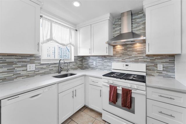 5925 SHORE BOULEVARD S 409, Gulfport, FL 33707