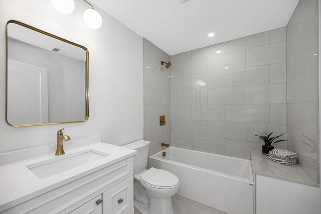 13 Chestnut Street 1, Wakefield, MA 01880