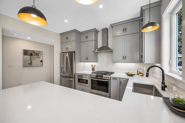 13 Chestnut Street 1, Wakefield, MA 01880