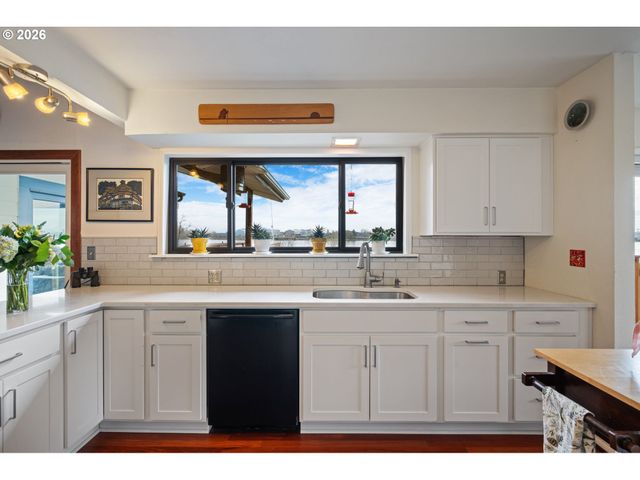 14830 Nw GILLIHAN Rd, Portland, OR 97231