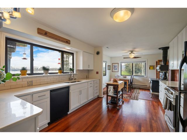 14830 Nw GILLIHAN Rd, Portland, OR 97231