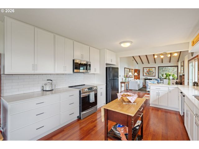 14830 Nw GILLIHAN Rd, Portland, OR 97231