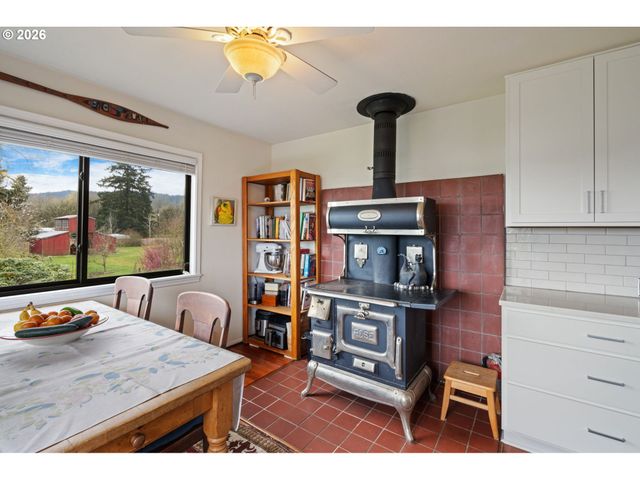 14830 Nw GILLIHAN Rd, Portland, OR 97231