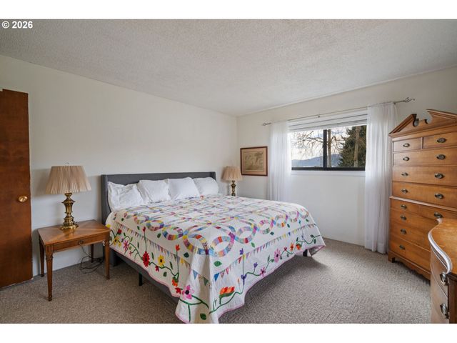 14830 Nw GILLIHAN Rd, Portland, OR 97231