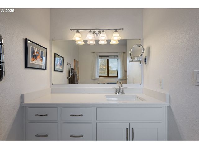 14830 Nw GILLIHAN Rd, Portland, OR 97231