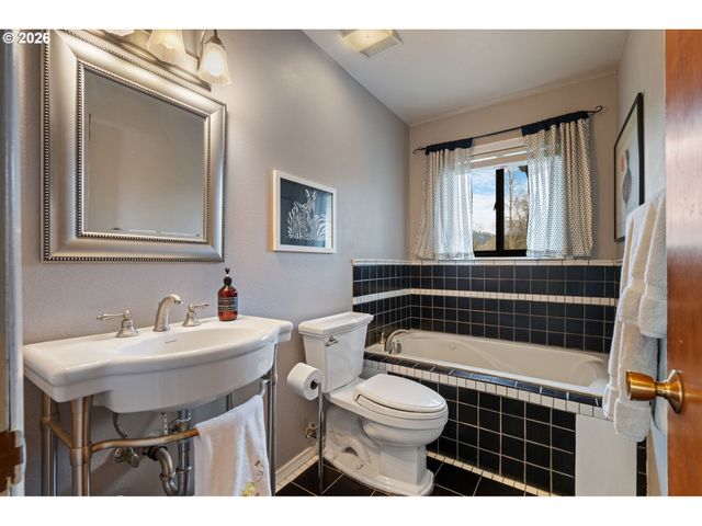 14830 Nw GILLIHAN Rd, Portland, OR 97231