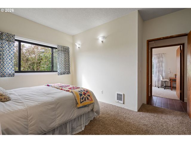 14830 Nw GILLIHAN Rd, Portland, OR 97231