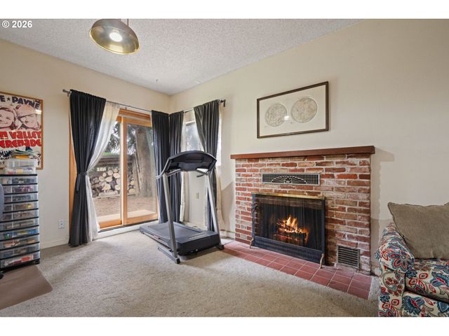 14830 Nw GILLIHAN Rd, Portland, OR 97231