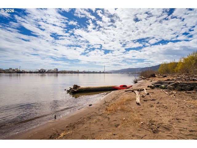 14830 Nw GILLIHAN Rd, Portland, OR 97231