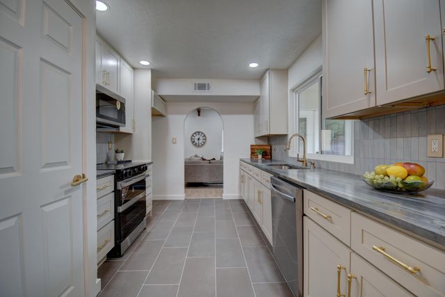 4100 Cibola Village Drive NE, Albuquerque, NM 87111