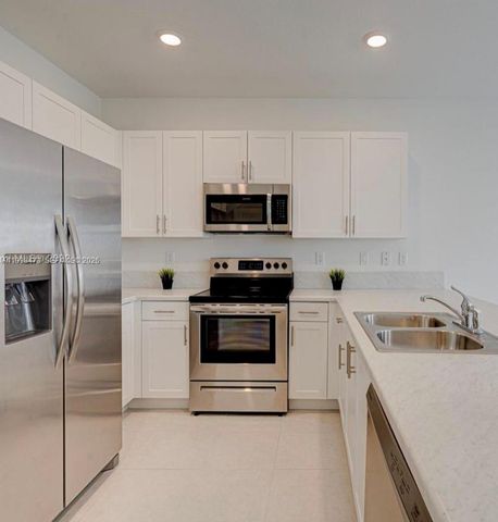 12909 SW 232nd Ln, Homestead, FL 33032