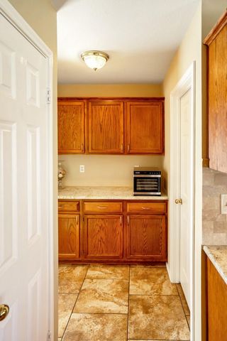 412 Derby LN, Georgetown, TX 78626