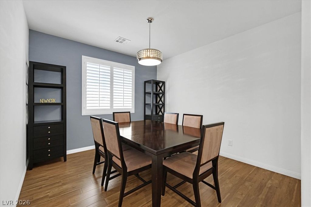 Image 12 of property listing at 917 Carson Bluff Avenue, Henderson, NV 89012