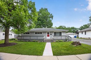 922 E Crestview Court, Crown Point, IN 46307