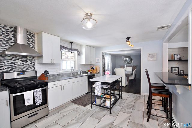 39 Huckleberry Lane, Manchester, CT 06040