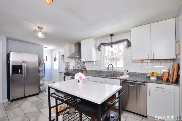 39 Huckleberry Lane, Manchester, CT 06040