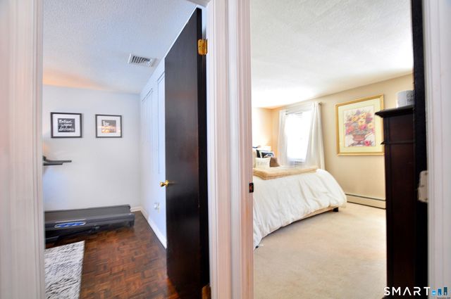 39 Huckleberry Lane, Manchester, CT 06040