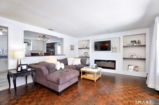 39 Huckleberry Lane, Manchester, CT 06040