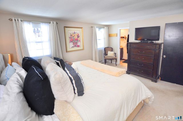 39 Huckleberry Lane, Manchester, CT 06040