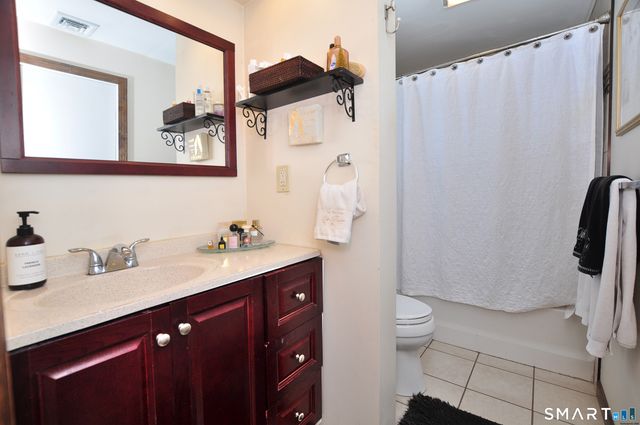 39 Huckleberry Lane, Manchester, CT 06040