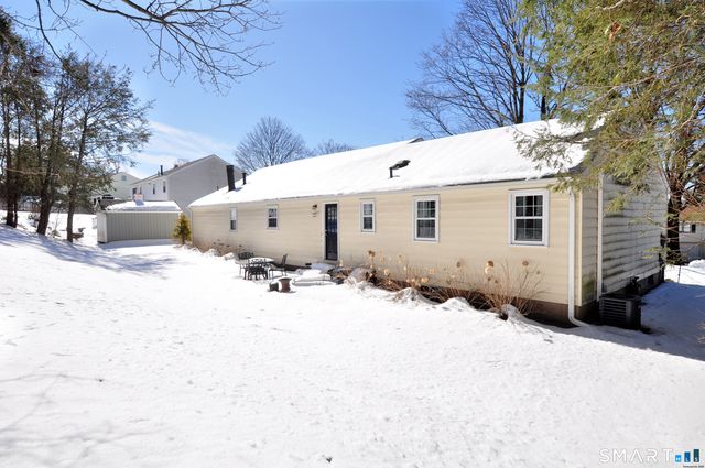 39 Huckleberry Lane, Manchester, CT 06040
