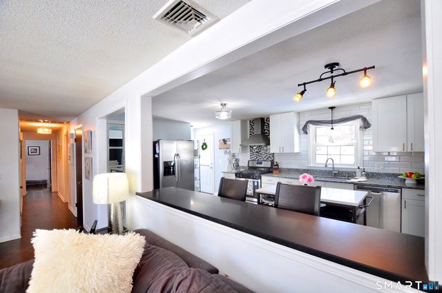 39 Huckleberry Lane, Manchester, CT 06040