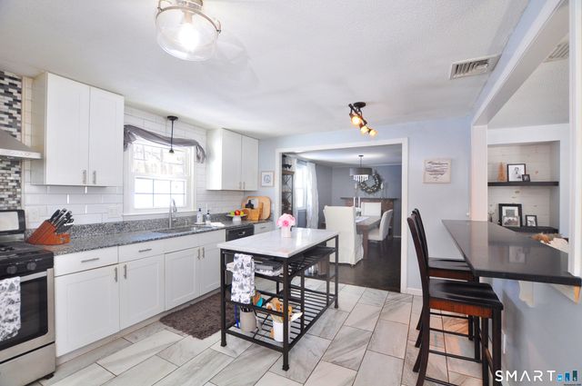 39 Huckleberry Lane, Manchester, CT 06040