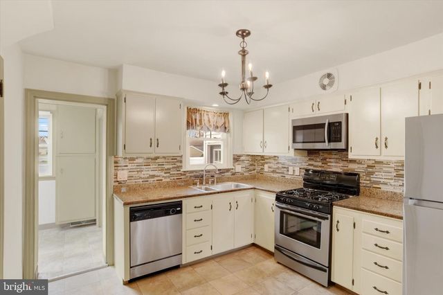 527 PARK DR, Lebanon, PA 17042