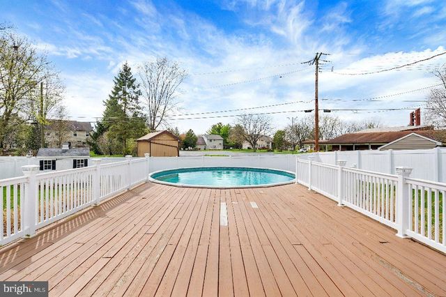 527 PARK DR, Lebanon, PA 17042