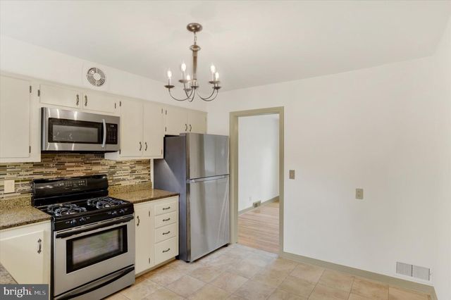 527 PARK DR, Lebanon, PA 17042
