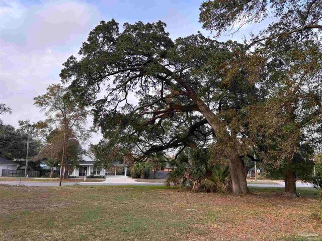 1005 W Lloyd St, Pensacola, FL 32503