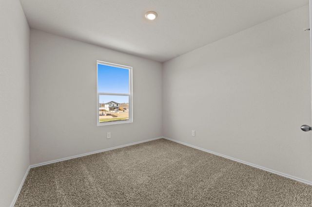 2203 LIONHEART DR, Luling, TX 78648