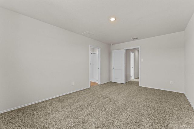 2203 LIONHEART DR, Luling, TX 78648