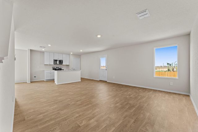 2203 LIONHEART DR, Luling, TX 78648