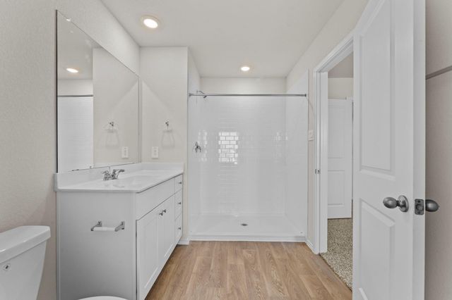 2203 LIONHEART DR, Luling, TX 78648