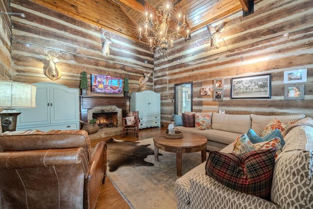 273 TANYARD CIR, Adamsville, TN 38310