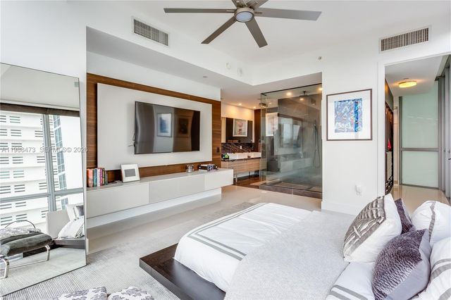 1100 Biscayne Blvd 2708, Miami, FL 33132