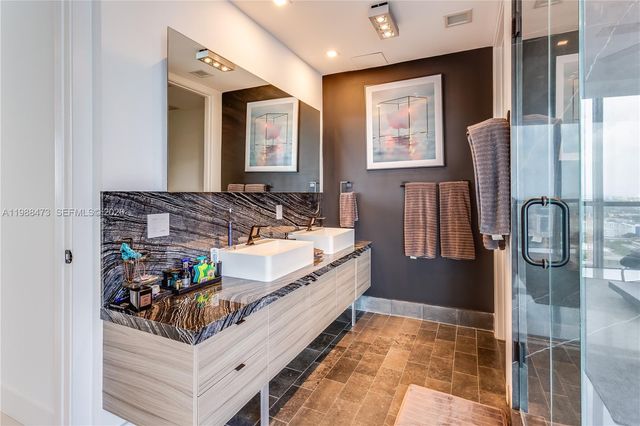 1100 Biscayne Blvd 2708, Miami, FL 33132