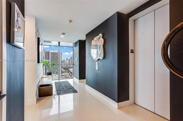 1100 Biscayne Blvd 2708, Miami, FL 33132