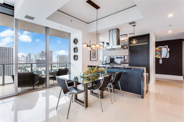 1100 Biscayne Blvd 2708, Miami, FL 33132